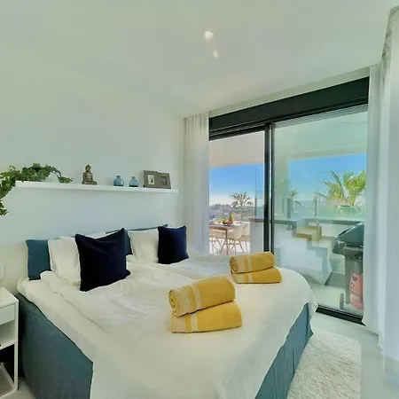 Santa Barbara Heights - Heated Pool, Gym, Bbq. Apartment *