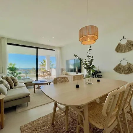 Santa Barbara Heights - Heated Pool, Gym, Bbq. Apartment *
