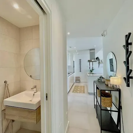 Santa Barbara Heights - Heated Pool, Gym, Bbq. Apartment