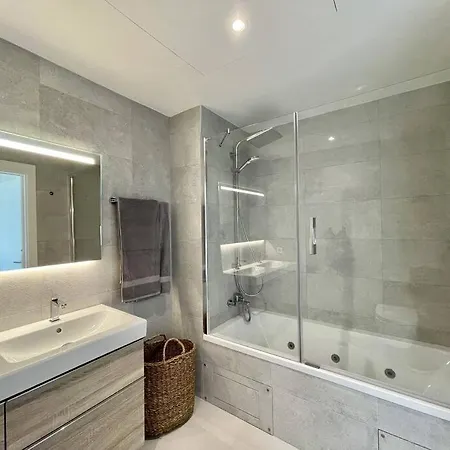 Apartment Santa Barbara Heights - Heated Pool, Gym, Bbq. Malaga