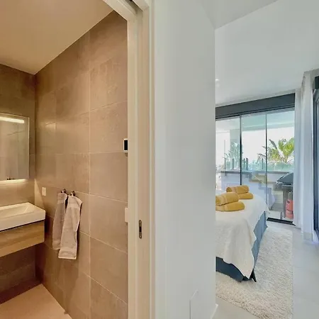 Santa Barbara Heights - Heated Pool, Gym, Bbq. Apartment