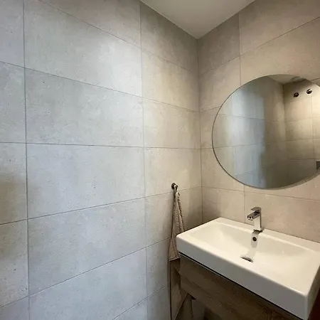 Santa Barbara Heights - Heated Pool, Gym, Bbq. Apartment *