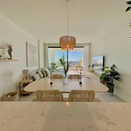 Apartment Santa Barbara Heights - Heated Pool, Gym, Bbq. *