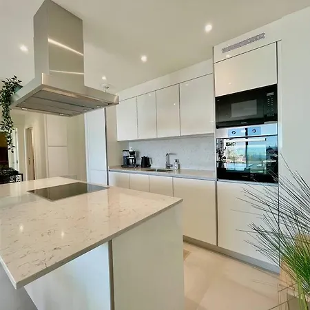 Santa Barbara Heights - Heated Pool, Gym, Bbq. * Malaga