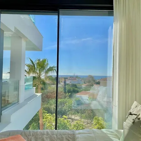 Apartment Santa Barbara Heights - Heated Pool, Gym, Bbq. *