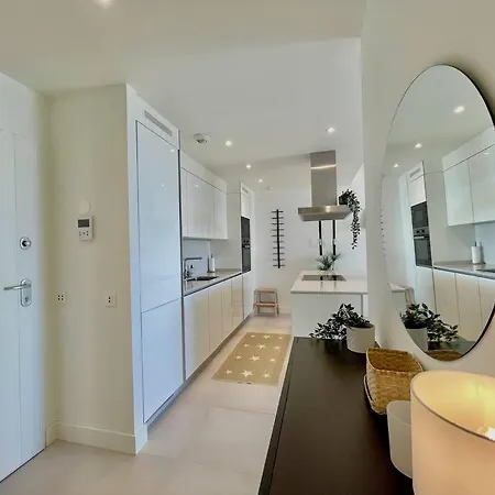Santa Barbara Heights - Heated Pool, Gym, Bbq. *