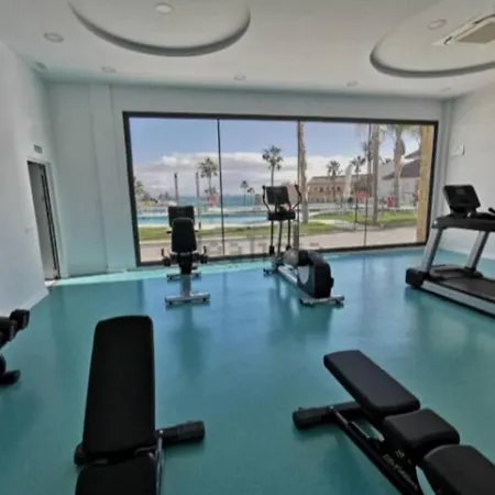 Santa Barbara Heights - Heated Pool, Gym, Bbq.